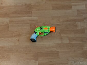 Velká sada 7 zbraní a příslušenství Nerf - 12