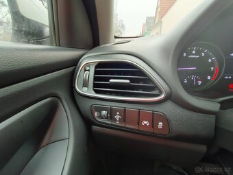 Hyundai i30 fastback - 12