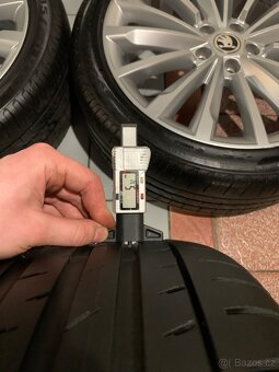 Alu kola Škoda R19 5X112 LETNÍ PNEU 235/40 R19 TRINITY - 12