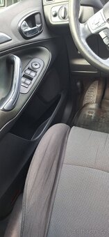 Ford S-max 2.0 103 kW - 12