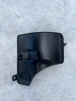 Plechy kolem motoru na Tatru 613 - 12