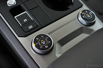 Volkswagen VW Touareg 3.0TDI 210 kW, Vzduch, Tažné, Webasto - 12