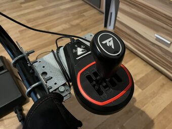 Thrustmaster T300 + playseat + Thrustmaster TH8S - 12