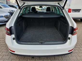 Škoda Superb iV Combi 1.4TSI 160kW DSG Style Matrix Ambient - 12