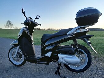 Honda SH 300i - 12