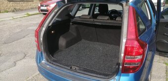 Kia Ceed kombi 1.6 CRDi , r. 2010 facelift, servis, STK, atd - 12