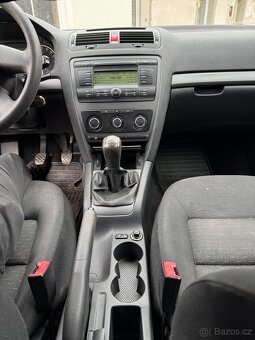 Škoda Octavia 2 combi, 1.6 MPI, r.v. 2010, bourané - 12