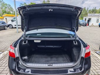 Latitude INITIALE PARIS 3.0 V6 dCi240 Automat 177kW - 12