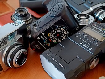 FOTO konvolut-fotoaparáty, blesky, objektivy, filtry, kamera - 12