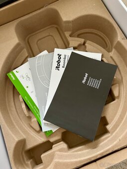 Robotický vysavač iRobot Roomba i7 / černá - 12
