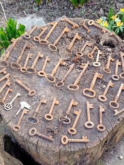 Různé Staré Klíče - 12