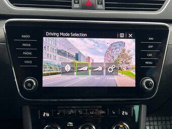 Škoda Superb 2.0 TDI 147KW STYLE DSG 1MAJITEL - 12