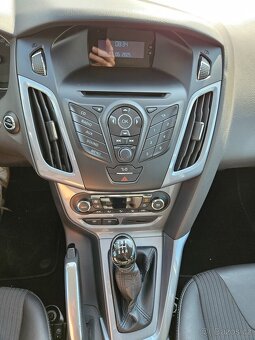 FORD FOCUS 1.6i 92KW KOMBI 2011 141TKM TITANIUM - 12