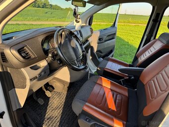 Peugeot EXPERT-TRAVELLER 2018 rok - 12