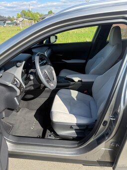 Lexus UX 250h, 2.0L Hybrid - 12