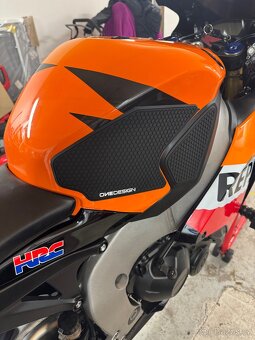 Honda CBR 1000 RR Fireblade Repsol - 12