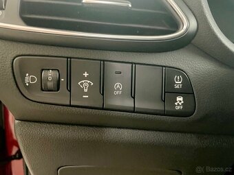 Hyundai i30 WG 1,5i 70kW Family 6MT - 12