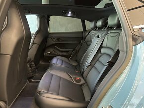 PORSCHE TAYCAN 4 CROSS TURISMO 467HP ZÁRUKA DO 6/2027 - 12