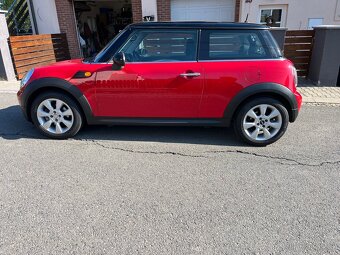 Mini Cooper 1.6 i 88 kw . Výborný stav - 12