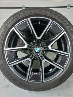 BMW 4 G26 i4 zimní sada M858  Goodyear 245/45 R18 TOP stav - 12