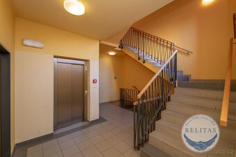 Pronájem bytu 3+kk 93 m² + balkon, parkovací stání - 12