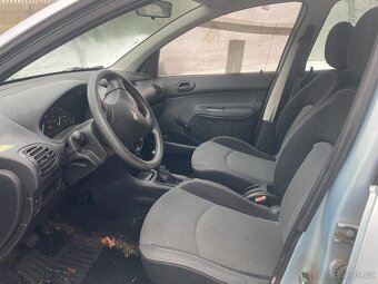 Bouraný Peugeot 206 1.4, benzín - 12