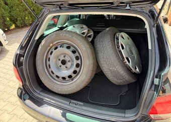 Volkswagen Golf 1,4 TSi Comfortline pravid.ser benzín - 12