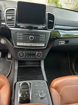 Mercedes-Benz GLS - 12