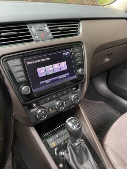 ŠKODA OCTAVIA LAURIN & KLEMENT 2015 DSG - 12