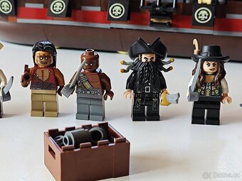 Lego 4195 - Queen Anne's Revenge - 12