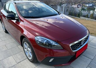 Volvo V40 Cross Country Momentum,1596 cm3, 132kW - 12