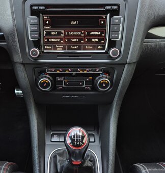 VW GOLF VI 2.0 GTi 155KW MANUÁL BI XENON VÝHŘEV - 12