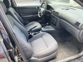 VW Passat combi 1.6i, 75 kW, 2004, klima, ALU R16, tažné - 12