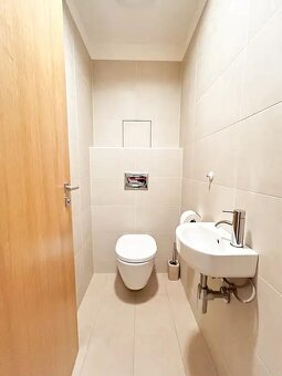 Pronájem bytu 2+kk 65 m²
 Praha -7 - 12