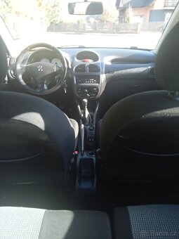 Peugeot 206 1.4i, 55 kW, najeto 155000 km - 12