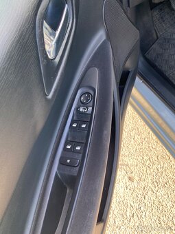 CITROËN C4 1.4 16V SERVIS ČR - 12