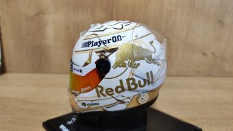 Max Verstappen - Majstrovská helma + podpis karta 1:4 - 12