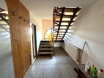 Prodej prostorného domu se zahradou, garáží a dílnou v okraj - 12