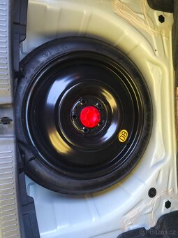 Toyota Auris 1,6 VVT-i benzin -zánovni stav - 12