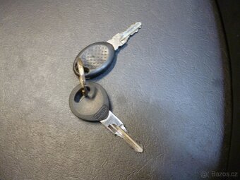 Aprilia Scarabeo 200. Najeto 34677km. Rok 2002 - 12