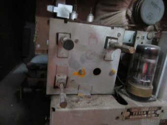 Nabízím staré radio Tesla Máj.  Netestováno. Prodávám jako n - 12