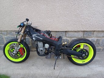 Kawasaki ZX 750 - 12