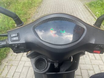 Elektrický Skútr Econelo J1000 - 12