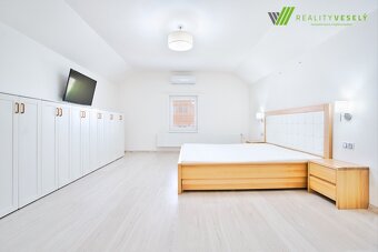 Prodej rodinného domu 4+kk se zahradou, garáží,druhým domem - 12