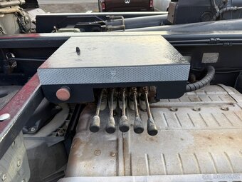 Iveco TRAKKER 6x4 E6 NOSIČ KONTEJNERŮ - 12