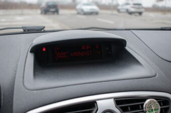 Renault Clio Grandtour 1.2 SK / 1.majiteľ - 12