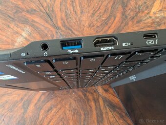 Celosvětově nejlehčí 13.3 notebook - 885 g. - 12