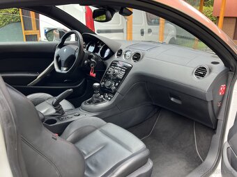Peugeot RCZ 1.6 200 hp 2010 - 12