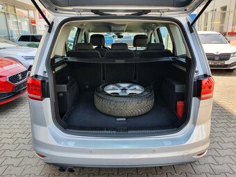 VW Touran Comfortline 2.0TDI 110kW DSG Full LED Press&Drive - 12