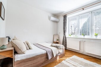 Vícegenerační rodinný dům 6+1 s bazénem - 12